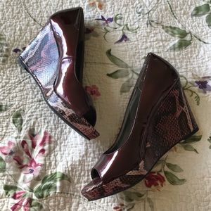 Burgundy faux snakeskin wedge
